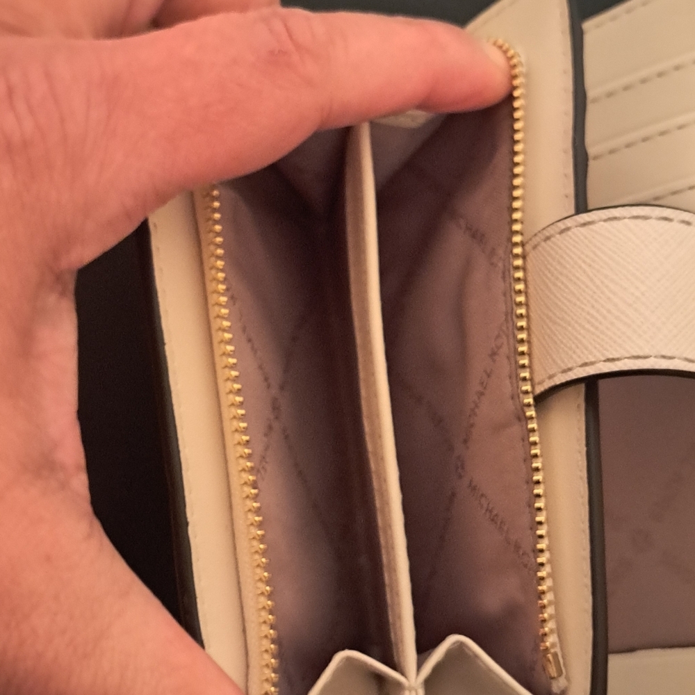 Michael Kors Cream and Pink Floral Wallet good preloved conditions - Picture 6 of 8